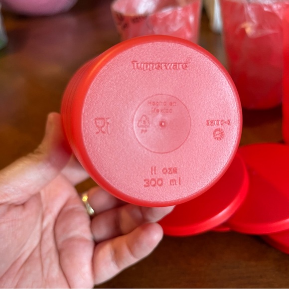 Tupperware Impressions Cups with lids - Picture 3 of 4